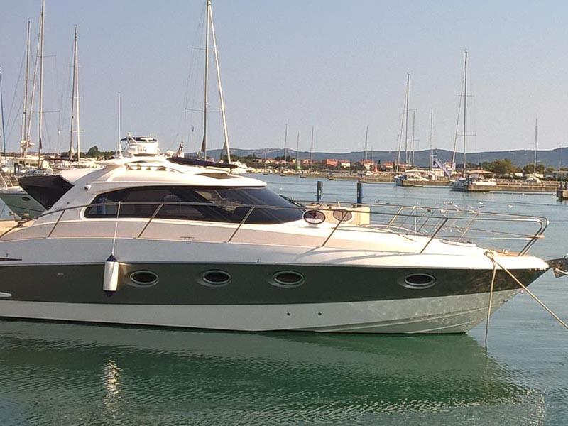 Book yachts online - motorboat - Elan Power 35 - MARTA II - rent