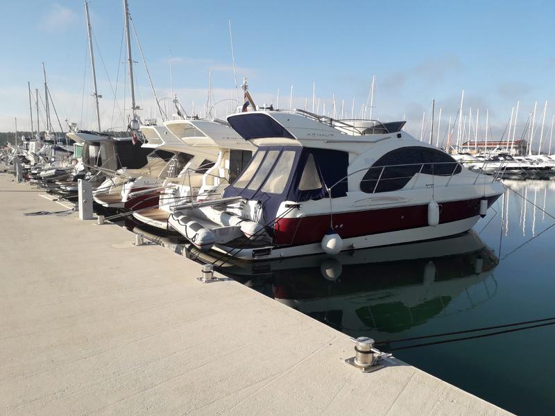 Book yachts online - motorboat - Azimut 39 - MARTA VI - rent