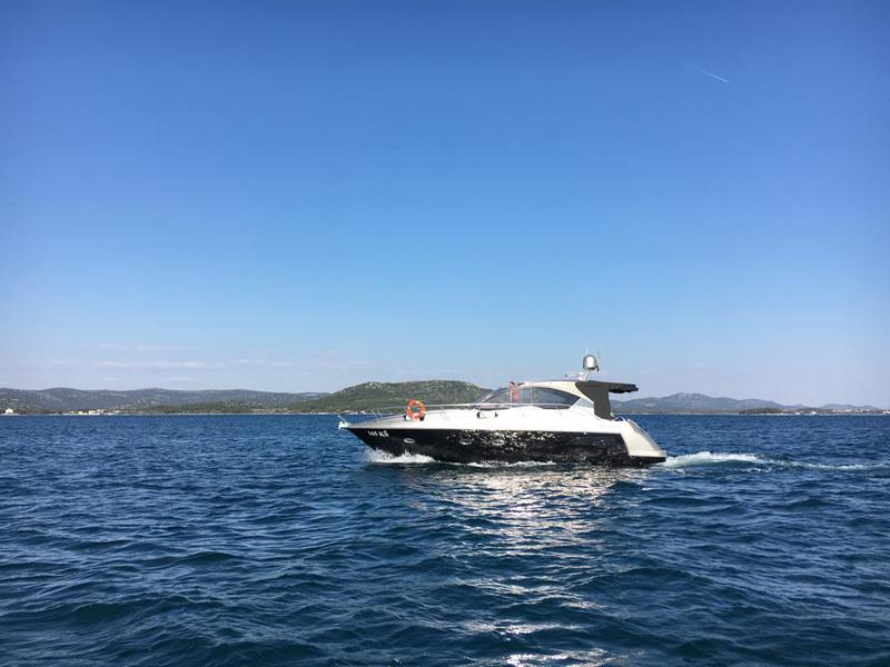 Book yachts online - motorboat - Mirakul 40 - MARTA VII - rent