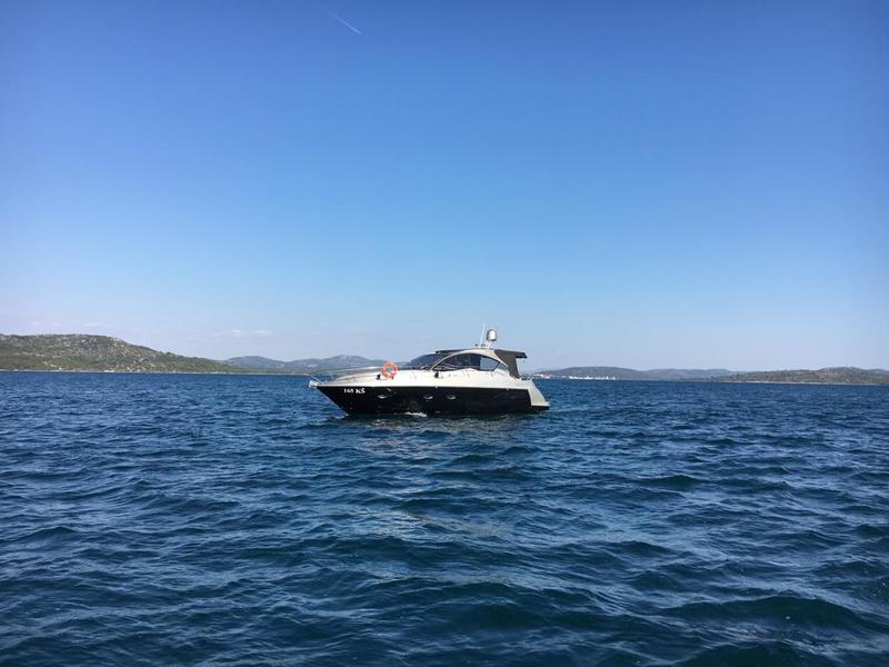 Book yachts online - motorboat - Mirakul 40 - MARTA VII - rent