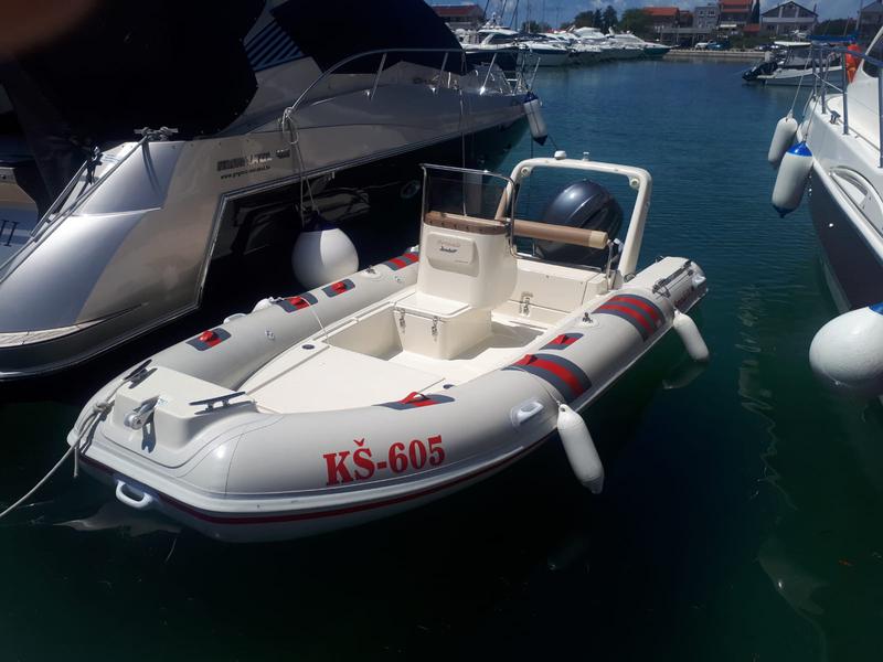 Book yachts online - motorboat - Barracuda - BARRACUDA 590 - rent