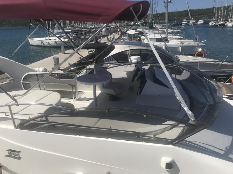 Book yachts online - motorboat - Galeon 390 Fly - Marta I - rent