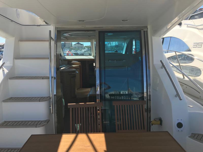 Book yachts online - motorboat - Galeon 390 Fly - Marta I - rent