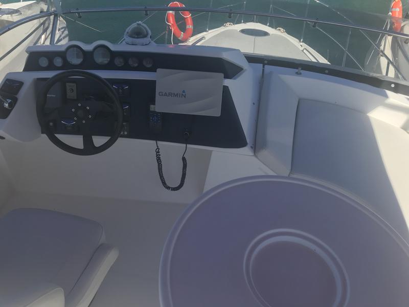 Book yachts online - motorboat - Galeon 390 Fly - Marta I - rent