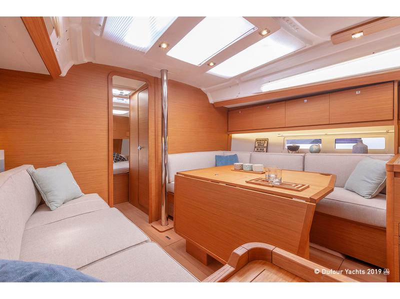 Book yachts online - sailboat - Dufour 390 Grand Large - Gin Fizz - rent