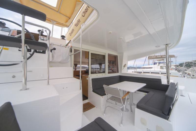 Book yachts online - catamaran - Lagoon 400 S2 - Neretva - rent