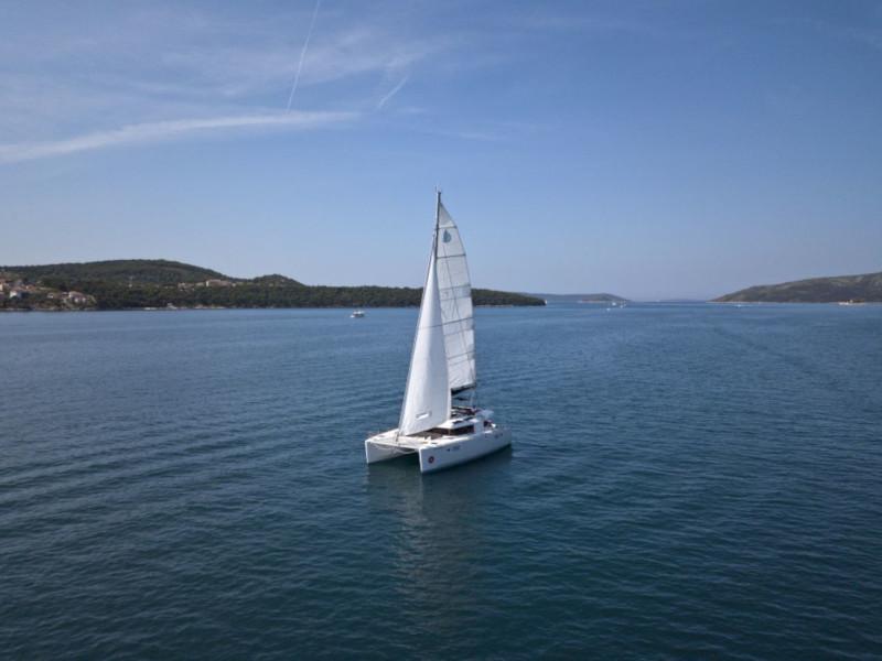 Book yachts online - catamaran - Lagoon 450 Flybridge - Jenny of Sweden - rent