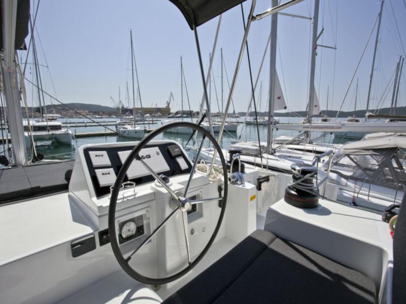 Book yachts online - catamaran - Lagoon 450 Flybridge - Jenny of Sweden - rent