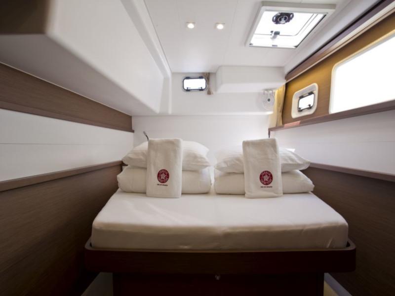 Book yachts online - catamaran - Lagoon 450 Flybridge - Jenny of Sweden - rent