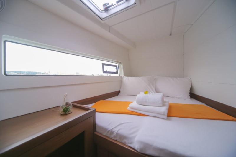 Book yachts online - catamaran - Lagoon 40 - Ocean King III - rent