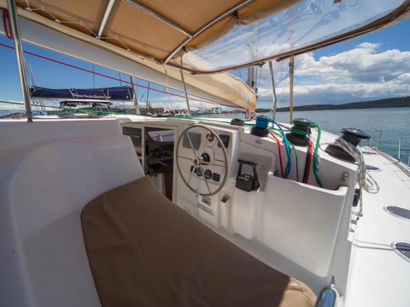 Book yachts online - catamaran - Lipari 41 - Dreamseeker - rent
