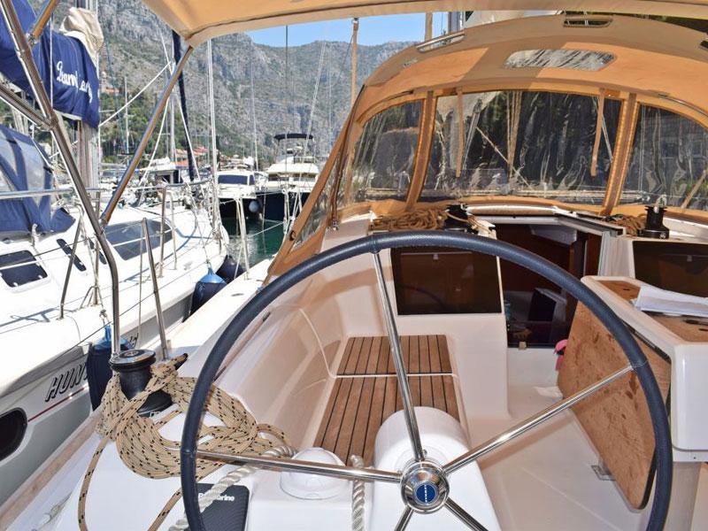 Book yachts online - sailboat - Dufour 382 Grand Large - Seneque - rent