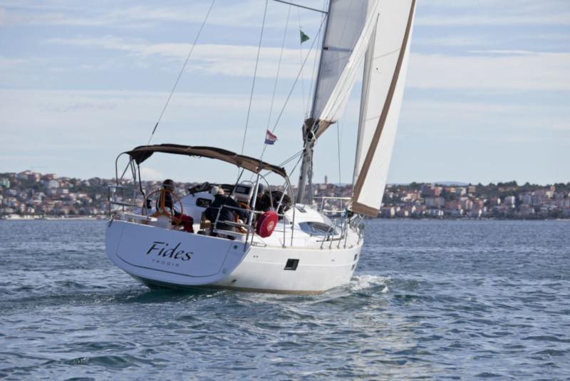 Book yachts online - sailboat - Elan Impression 40 - Fides - rent