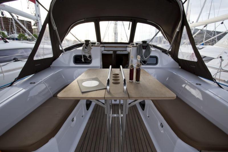 Book yachts online - sailboat - Elan Impression 40 - Fides - rent