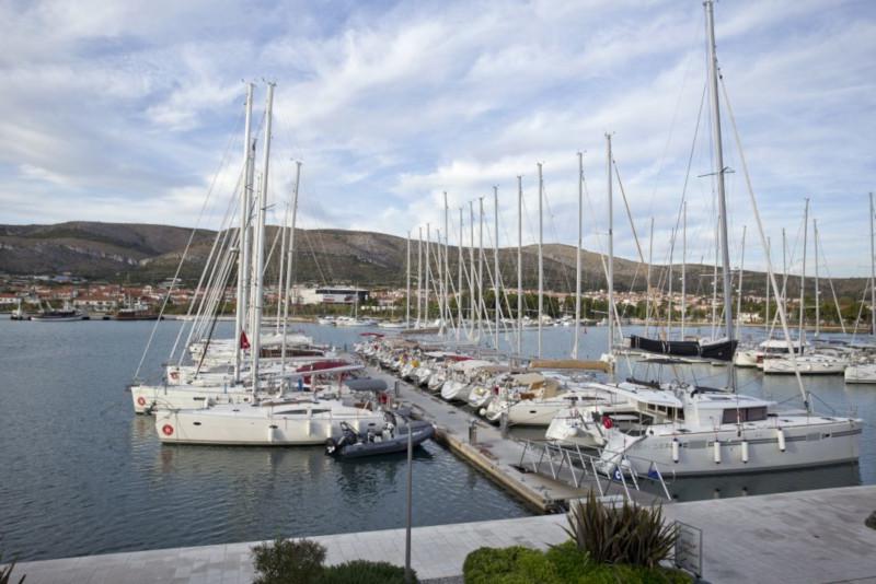 Book yachts online - sailboat - Elan Impression 40 - Fides - rent
