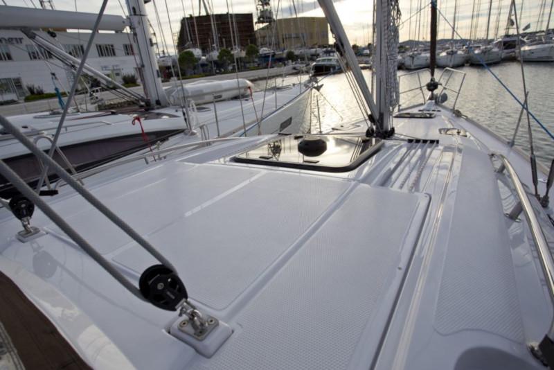 Book yachts online - sailboat - Elan Impression 40 - Fides - rent