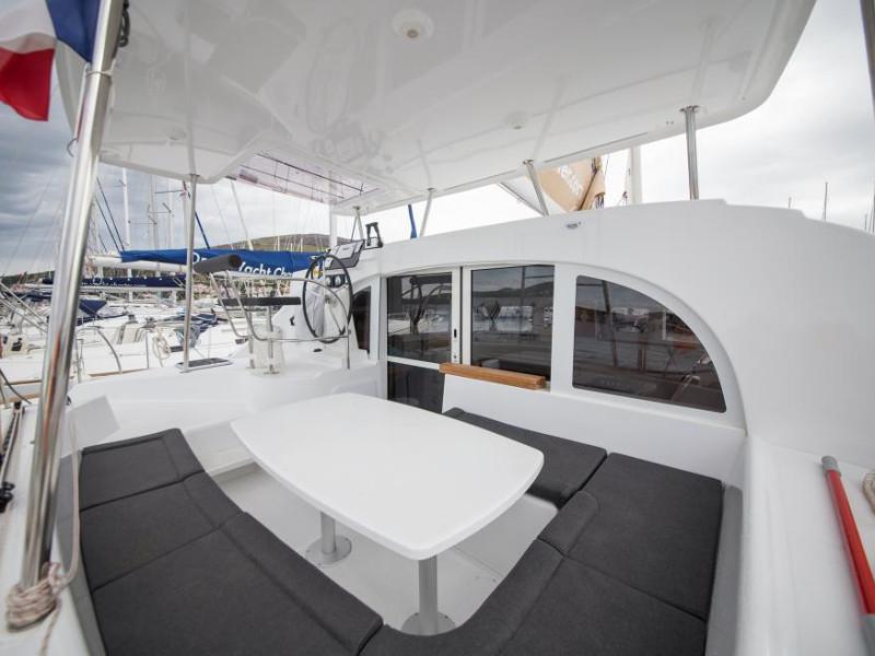 Book yachts online - catamaran - Lagoon 380 - Eschyle - rent