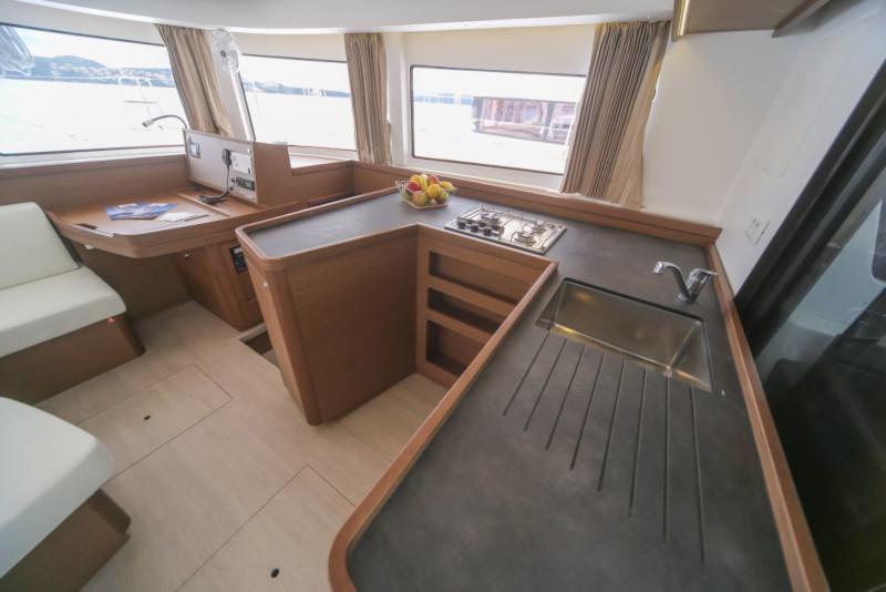 Book yachts online - catamaran - Lagoon 42 - Discovery - rent