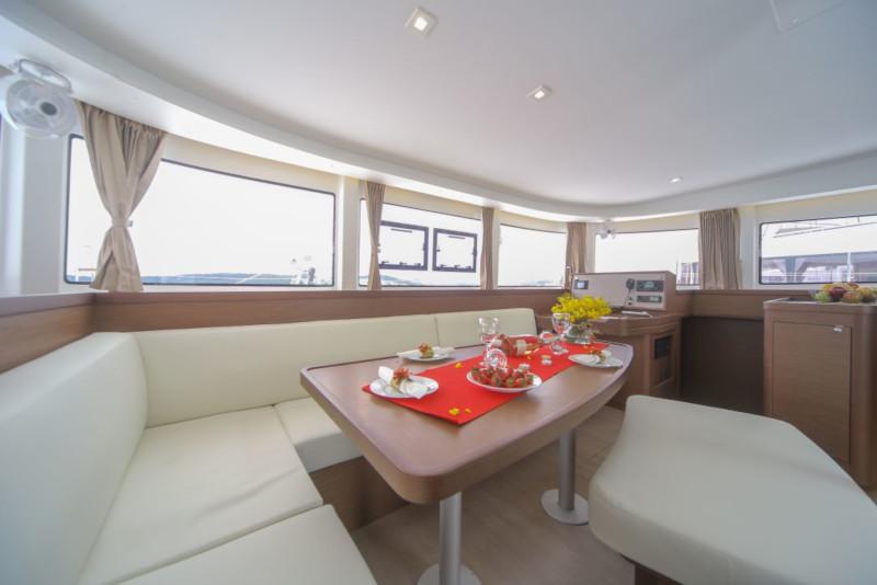 Book yachts online - catamaran - Lagoon 42 - Discovery - rent
