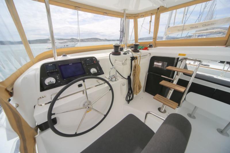 Book yachts online - catamaran - Lagoon 42 - Discovery - rent