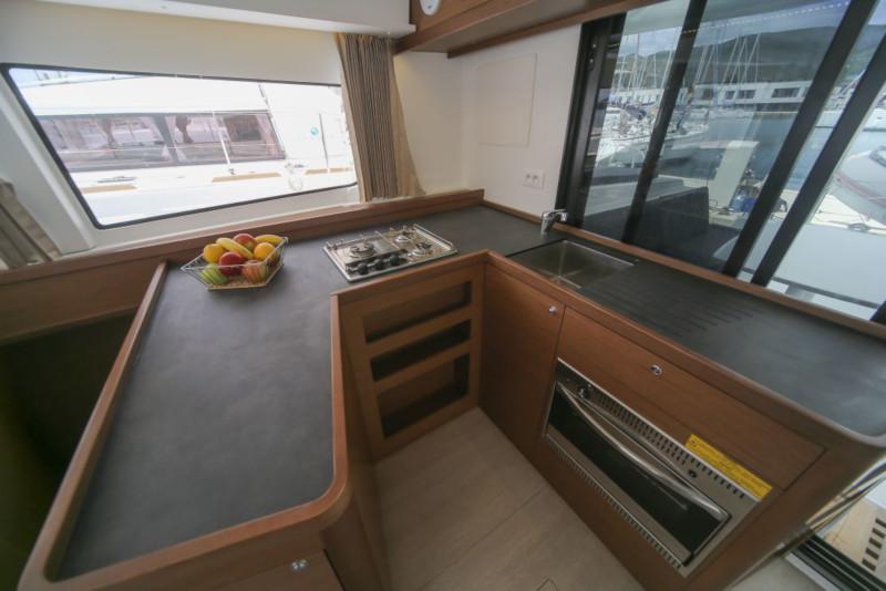 Book yachts online - catamaran - Lagoon 42 - Discovery - rent