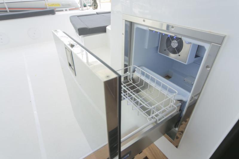 Book yachts online - catamaran - Lagoon 42 - Discovery - rent