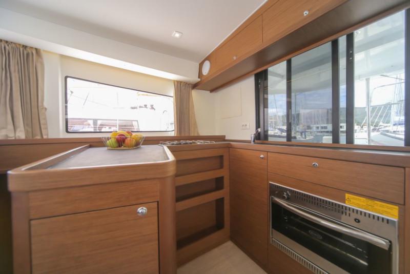 Book yachts online - catamaran - Lagoon 42 - Discovery - rent