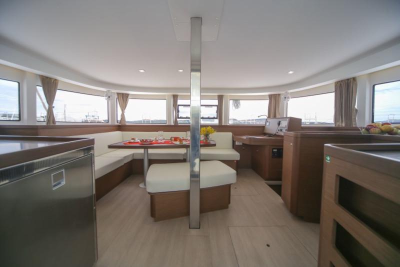 Book yachts online - catamaran - Lagoon 42 - Discovery - rent