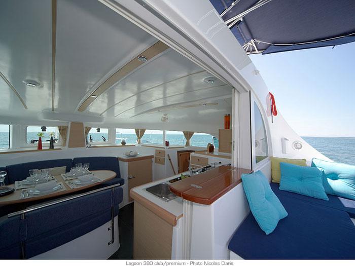 Book yachts online - catamaran - Lagoon 380 - Montaigne - rent