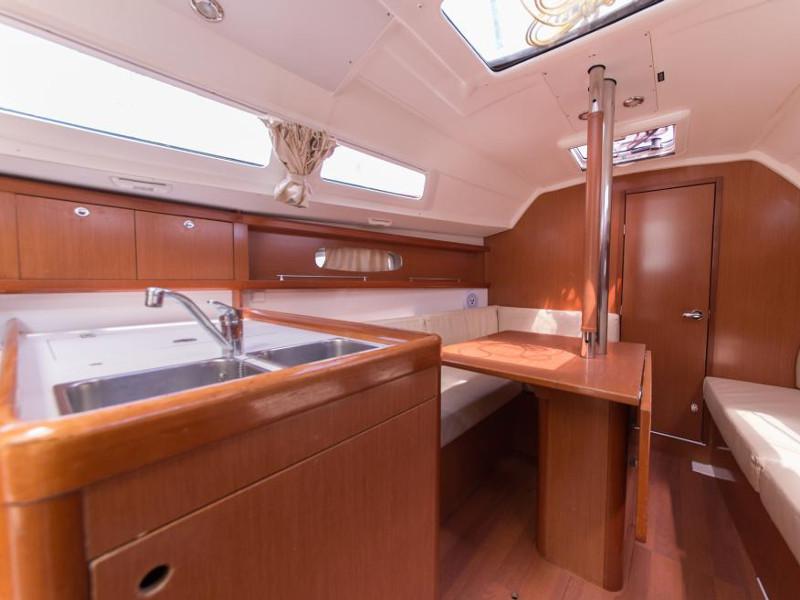Book yachts online - sailboat - Oceanis 31 - So-Ni - rent