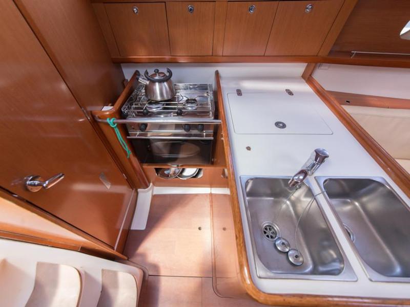 Book yachts online - sailboat - Oceanis 31 - So-Ni - rent