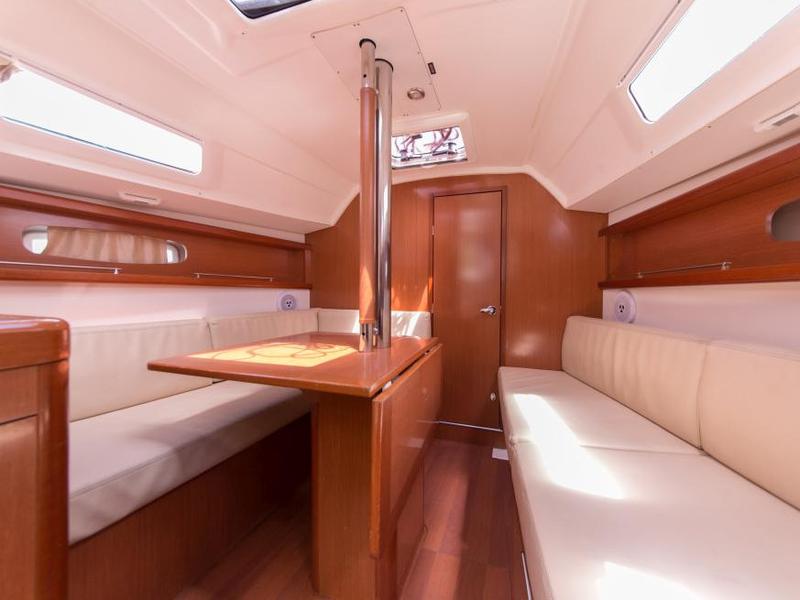 Book yachts online - sailboat - Oceanis 31 - So-Ni - rent