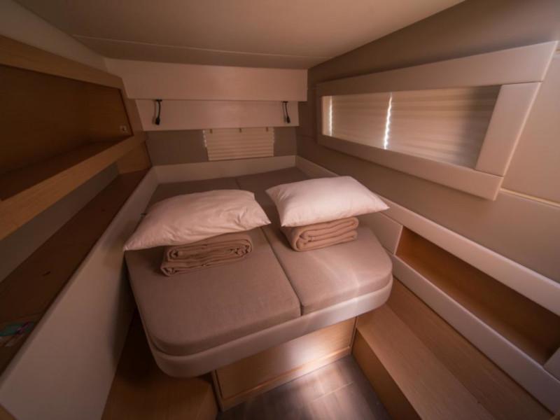 Book yachts online - catamaran - Nautitech 46 Fly - Santorin - rent