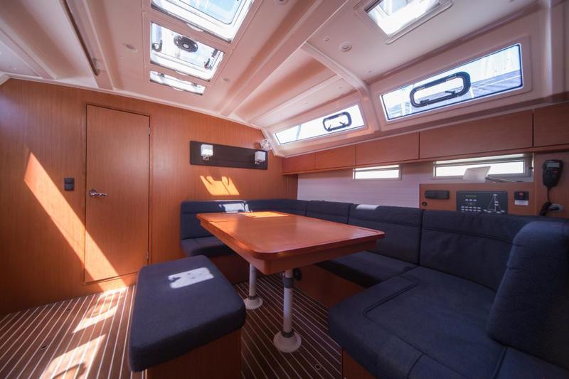 Book yachts online - sailboat - Bavaria Cruiser 46 - Chimenti - rent