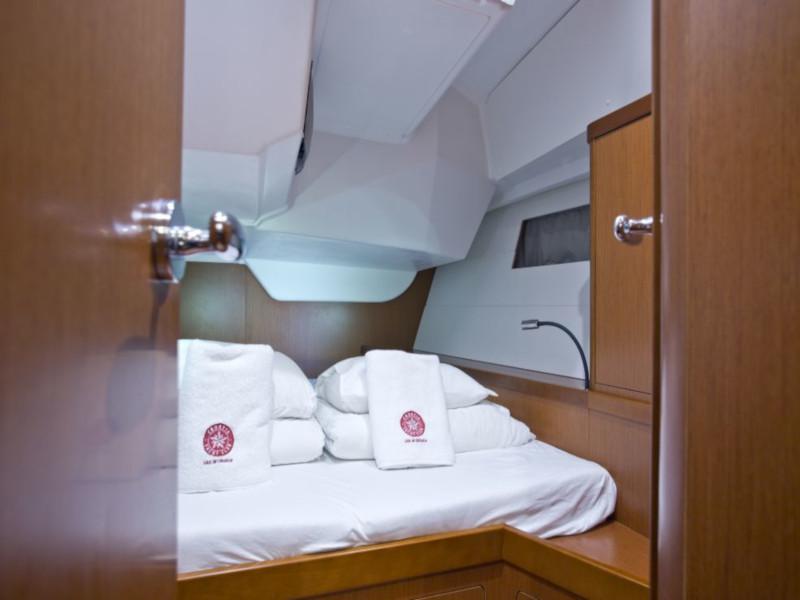Book yachts online - sailboat - Oceanis 48 (10-4) - Lady Bug I - rent