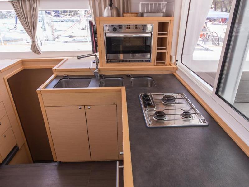 Book yachts online - catamaran - Lagoon 400 S2 - Rapala - rent