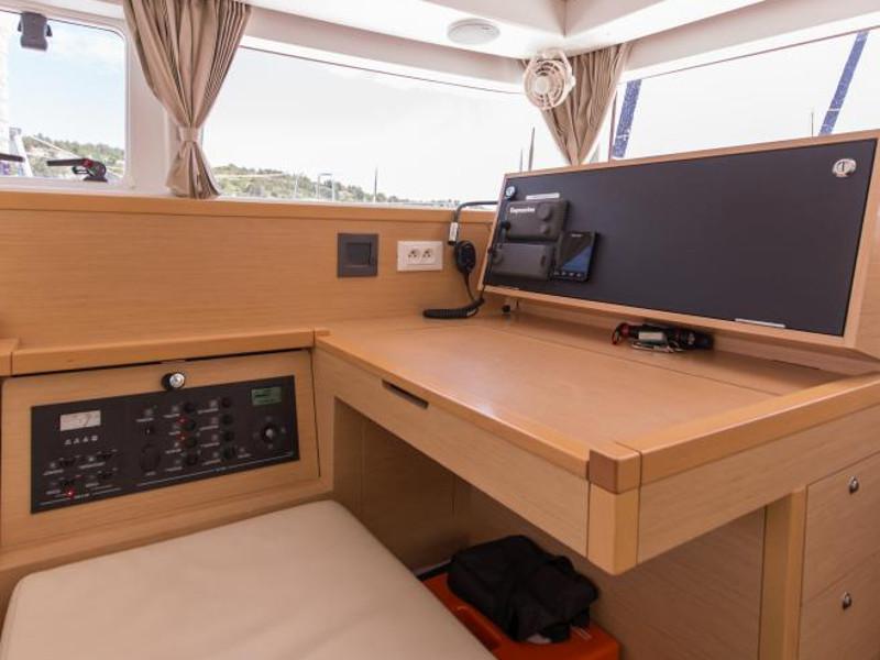 Book yachts online - catamaran - Lagoon 400 S2 - Rapala - rent