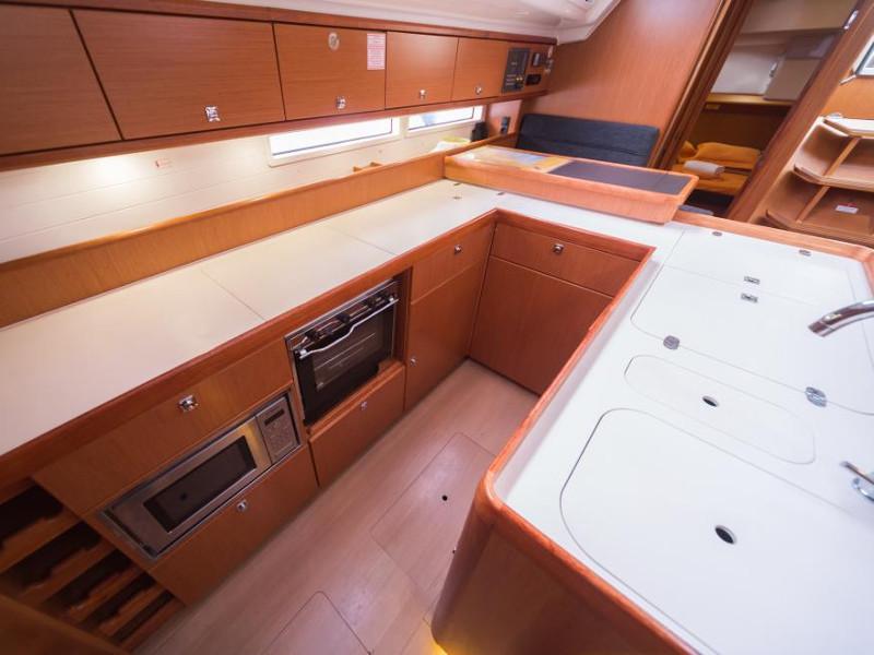 Book yachts online - sailboat - Bavaria Cruiser 56 - La Vestale - rent