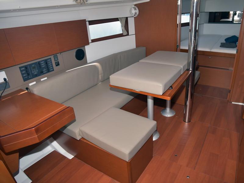 Book yachts online - sailboat - Oceanis 38.1 - Magpie - rent