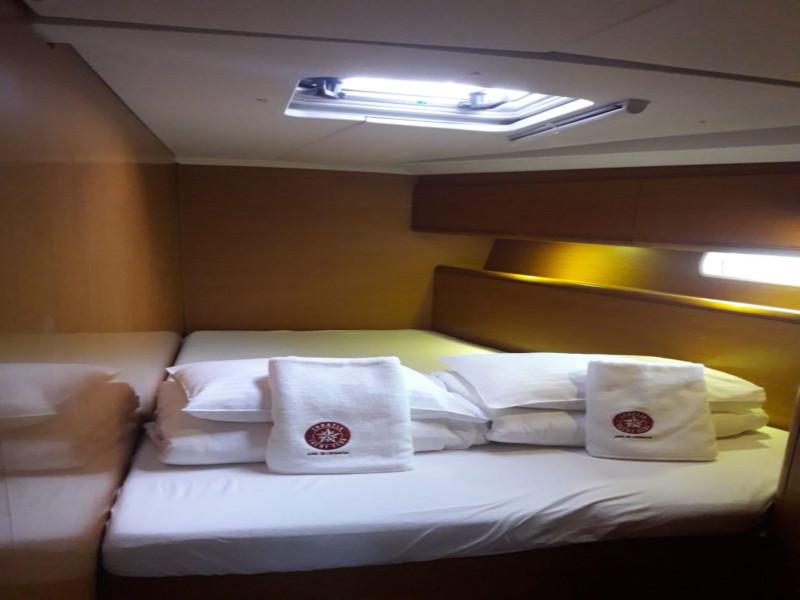 Book yachts online - sailboat - Jeanneau 53 - Cleopatra II - rent