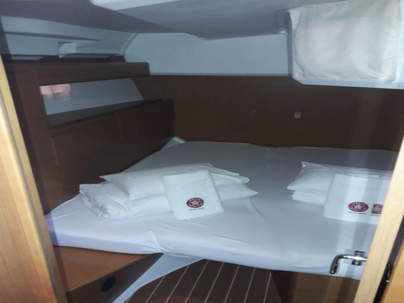 Book yachts online - sailboat - Jeanneau 53 - Cleopatra II - rent