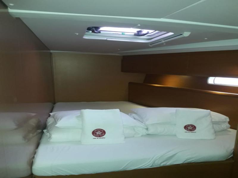 Book yachts online - sailboat - Jeanneau 53 - Cleopatra II - rent