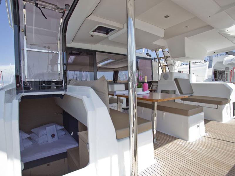Book yachts online - catamaran - Saona 47 - Saga - rent