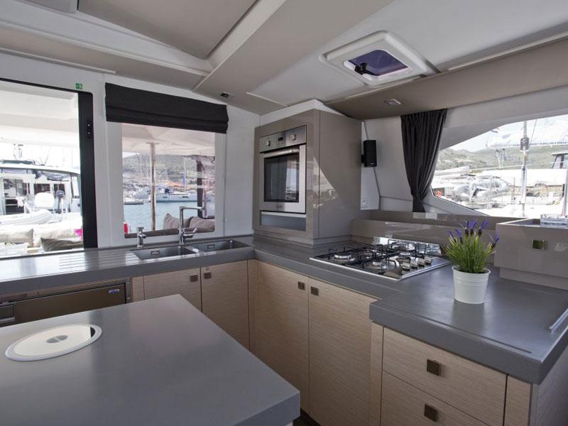 Book yachts online - catamaran - Saona 47 - Saga - rent