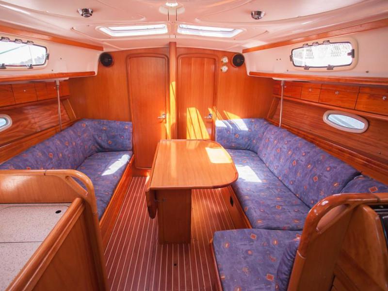 Book yachts online - sailboat - Bavaria 37 Cruiser - Veja - rent