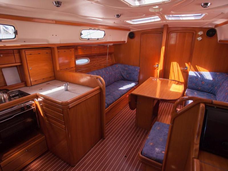 Book yachts online - sailboat - Bavaria 37 Cruiser - Veja - rent