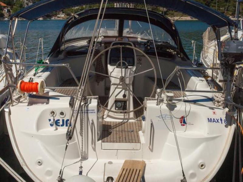 Book yachts online - sailboat - Bavaria 37 Cruiser - Veja - rent