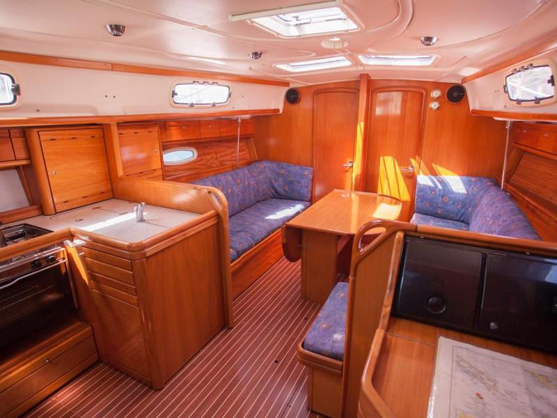 Book yachts online - sailboat - Bavaria 37 Cruiser - Veja - rent