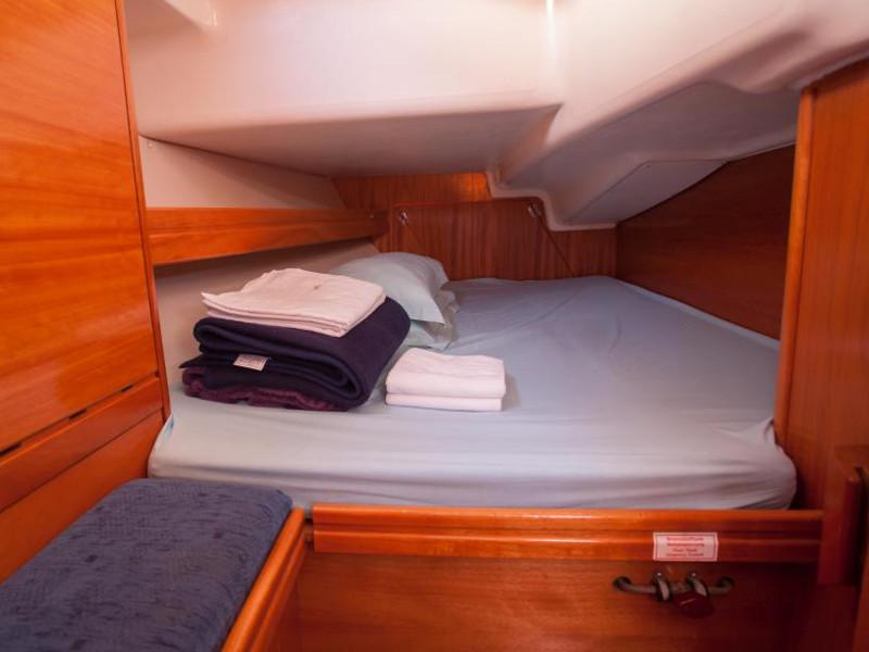 Book yachts online - sailboat - Bavaria 37 Cruiser - Veja - rent