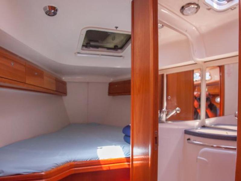 Book yachts online - sailboat - Bavaria 37 Cruiser - Veja - rent